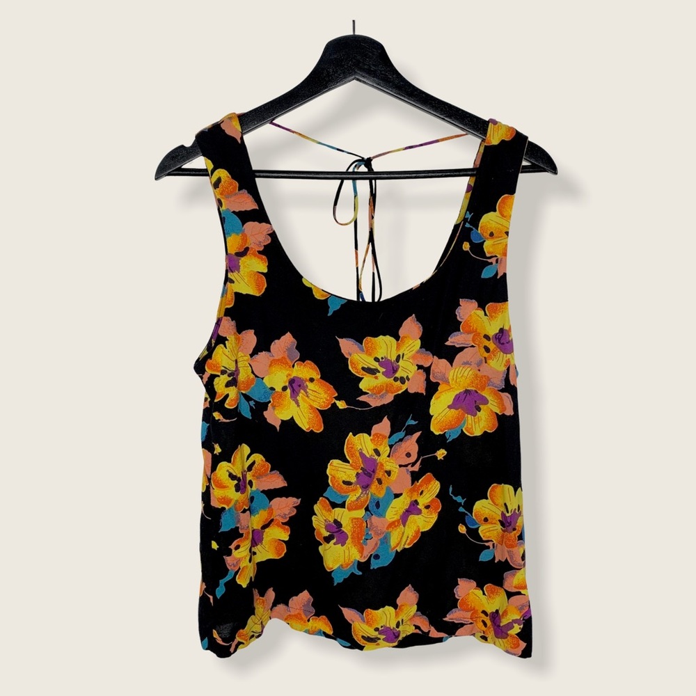 Many Belles Down Floral Top